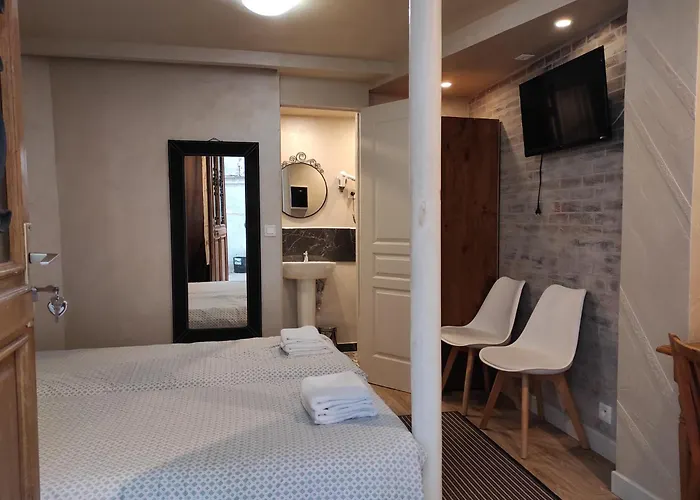 Hotel Clermont Montmartre Paris